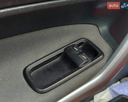 Форд Фиеста 2011 в Львове на Automoto.ua Красный Форд Фиеста, объемом двигателя 1.39 л и пробегом 118 тыс. км за 6800 $, фото 18 на Automoto.ua