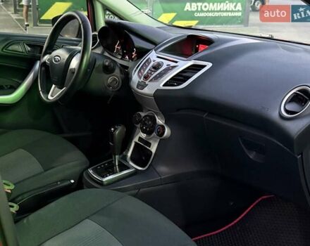 Красный Форд Фиеста, объемом двигателя 1.4 л и пробегом 153 тыс. км за 7500 $, фото 12 на Automoto.ua