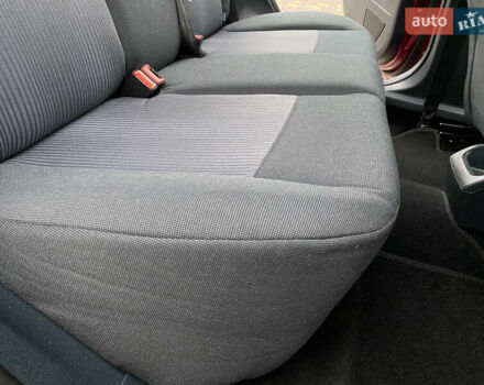 Красный Форд Фиеста, объемом двигателя 1.4 л и пробегом 65 тыс. км за 8300 $, фото 73 на Automoto.ua