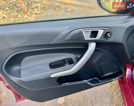 Форд Фиеста 2011 в Киеве на Automoto.ua Красный Форд Фиеста, объемом двигателя 1.4 л и пробегом 157 тыс. км за 6600 $, фото 9 на Automoto.ua