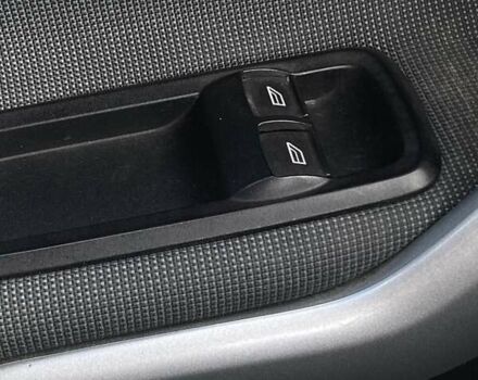 Красный Форд Фиеста, объемом двигателя 1.4 л и пробегом 132 тыс. км за 6830 $, фото 31 на Automoto.ua