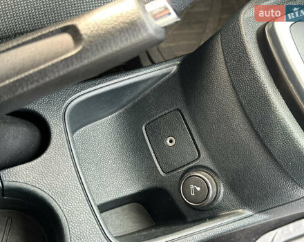 Форд Фиеста 2011 в Одессе на Automoto.ua Красный Форд Фиеста, объемом двигателя 1.4 л и пробегом 65 тыс. км за 7300 $, фото 49 на Automoto.ua