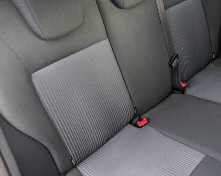 Форд Фиеста 2011 в Белой Церкве на Automoto.ua Красный Форд Фиеста, объемом двигателя 1.2 л и пробегом 239 тыс. км за 5400 $, фото 47 на Automoto.ua