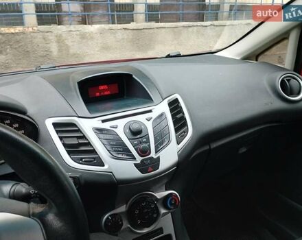 Червоний Форд Фієста, об'ємом двигуна 1.24 л та пробігом 62 тис. км за 6250 $, фото 8 на Automoto.ua