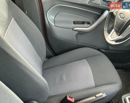 Форд Фиеста 2011 в Одессе на Automoto.ua Красный Форд Фиеста, объемом двигателя 1.4 л и пробегом 65 тыс. км за 7300 $, фото 45 на Automoto.ua