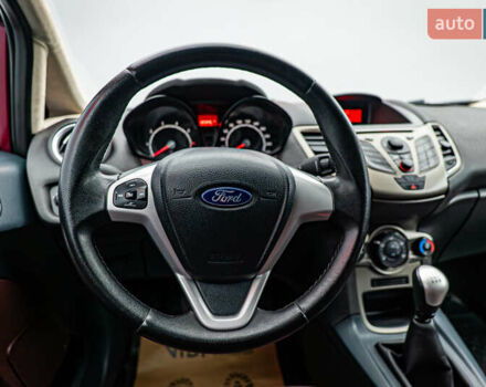 Красный Форд Фиеста, объемом двигателя 1.2 л и пробегом 186 тыс. км за 5664 $, фото 11 на Automoto.ua