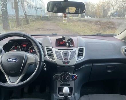 Червоний Форд Фієста, об'ємом двигуна 1.4 л та пробігом 134 тис. км за 5800 $, фото 6 на Automoto.ua