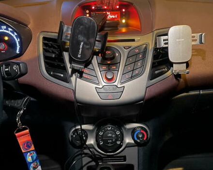 Червоний Форд Фієста, об'ємом двигуна 1.4 л та пробігом 160 тис. км за 5800 $, фото 3 на Automoto.ua