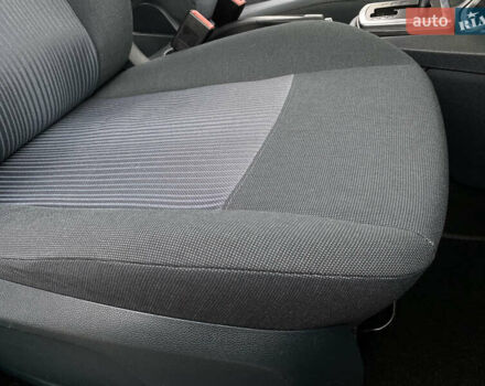 Красный Форд Фиеста, объемом двигателя 1.4 л и пробегом 65 тыс. км за 8300 $, фото 67 на Automoto.ua