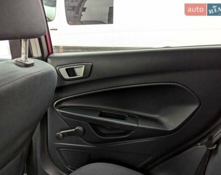 Червоний Форд Фієста, об'ємом двигуна 1.4 л та пробігом 134 тис. км за 5750 $, фото 8 на Automoto.ua