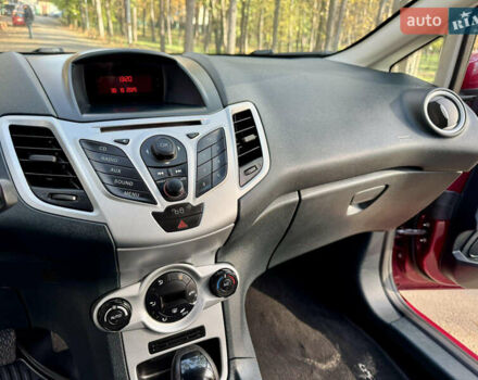 Форд Фиеста 2011 в Киеве на Automoto.ua Красный Форд Фиеста, объемом двигателя 1.4 л и пробегом 157 тыс. км за 6600 $, фото 20 на Automoto.ua