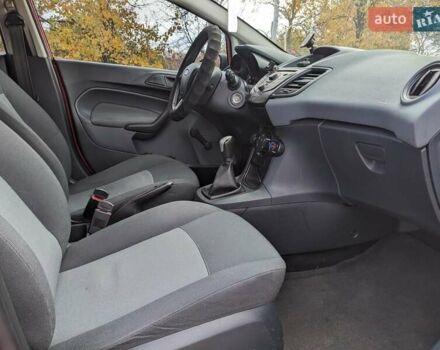 Форд Фиеста 2011 в Белой Церкве на Automoto.ua Красный Форд Фиеста, объемом двигателя 1.2 л и пробегом 239 тыс. км за 5400 $, фото 40 на Automoto.ua