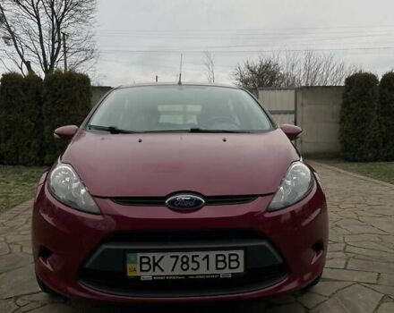 Червоний Форд Фієста, об'ємом двигуна 1.24 л та пробігом 177 тис. км за 6000 $, фото 3 на Automoto.ua