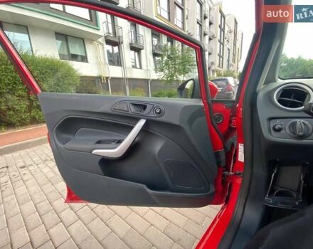 Красный Форд Фиеста, объемом двигателя 1.4 л и пробегом 132 тыс. км за 6830 $, фото 29 на Automoto.ua