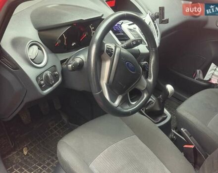 Красный Форд Фиеста, объемом двигателя 1.24 л и пробегом 148 тыс. км за 5700 $, фото 4 на Automoto.ua