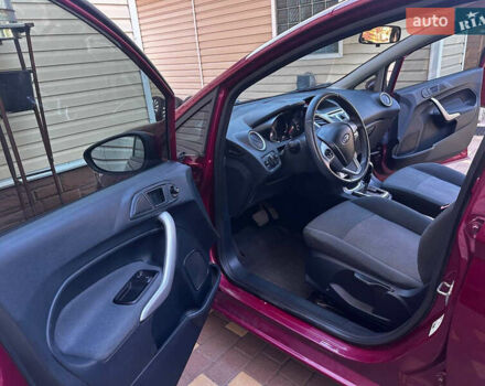 Форд Фиеста 2011 в Кременчуге на Automoto.ua Красный Форд Фиеста, объемом двигателя 1.4 л и пробегом 114 тыс. км за 7800 $, фото 12 на Automoto.ua