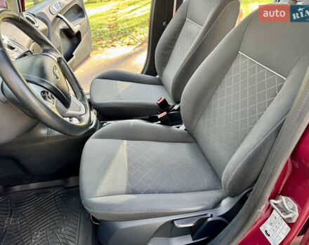 Форд Фиеста 2011 в Киеве на Automoto.ua Красный Форд Фиеста, объемом двигателя 1.4 л и пробегом 157 тыс. км за 6600 $, фото 10 на Automoto.ua