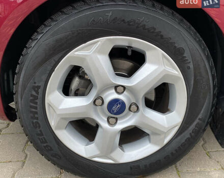 Красный Форд Фиеста, объемом двигателя 1.4 л и пробегом 65 тыс. км за 8300 $, фото 6 на Automoto.ua