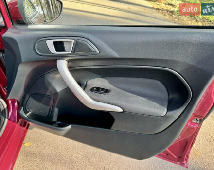 Форд Фиеста 2011 в Киеве на Automoto.ua Красный Форд Фиеста, объемом двигателя 1.4 л и пробегом 157 тыс. км за 6600 $, фото 4 на Automoto.ua