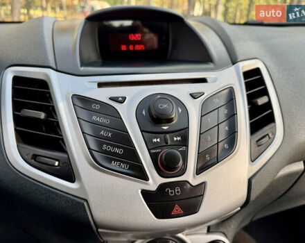 Форд Фиеста 2011 в Киеве на Automoto.ua Красный Форд Фиеста, объемом двигателя 1.4 л и пробегом 157 тыс. км за 6600 $, фото 25 на Automoto.ua