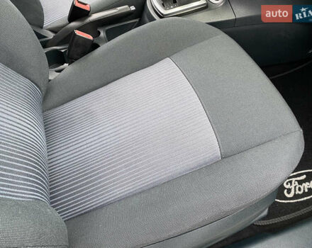 Красный Форд Фиеста, объемом двигателя 1.4 л и пробегом 65 тыс. км за 8300 $, фото 85 на Automoto.ua