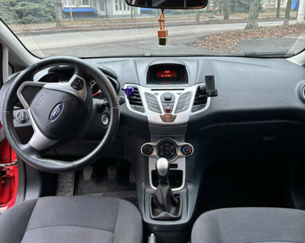 Червоний Форд Фієста, об'ємом двигуна 1.24 л та пробігом 148 тис. км за 5500 $, фото 9 на Automoto.ua