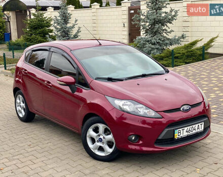 Красный Форд Фиеста, объемом двигателя 1.4 л и пробегом 65 тыс. км за 8300 $, фото 2 на Automoto.ua