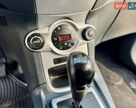 Форд Фиеста 2011 в Киеве на Automoto.ua Красный Форд Фиеста, объемом двигателя 1.4 л и пробегом 157 тыс. км за 6600 $, фото 24 на Automoto.ua