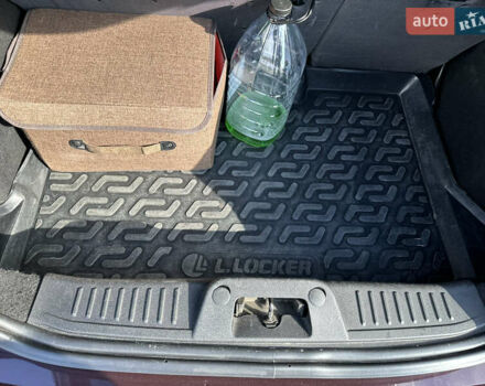 Форд Фієста 2011 у Києві на Automoto.ua Червоний Форд Фієста, об'ємом двигуна 1.24 л та пробігом 170 тис. км за 5500 $, фото 5 на Automoto.ua