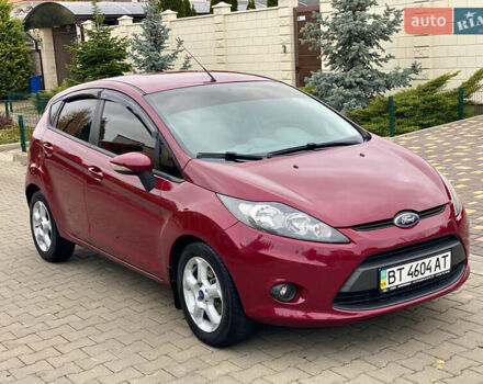 Красный Форд Фиеста, объемом двигателя 1.4 л и пробегом 65 тыс. км за 8300 $, фото 3 на Automoto.ua