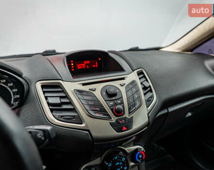 Красный Форд Фиеста, объемом двигателя 1.2 л и пробегом 186 тыс. км за 5664 $, фото 13 на Automoto.ua