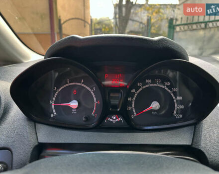 Форд Фиеста 2011 в Львове на Automoto.ua Красный Форд Фиеста, объемом двигателя 1.39 л и пробегом 118 тыс. км за 6800 $, фото 13 на Automoto.ua