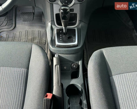 Форд Фиеста 2011 в Одессе на Automoto.ua Красный Форд Фиеста, объемом двигателя 1.4 л и пробегом 65 тыс. км за 7300 $, фото 40 на Automoto.ua