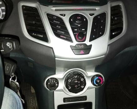 Червоний Форд Фієста, об'ємом двигуна 1.24 л та пробігом 62 тис. км за 6250 $, фото 11 на Automoto.ua