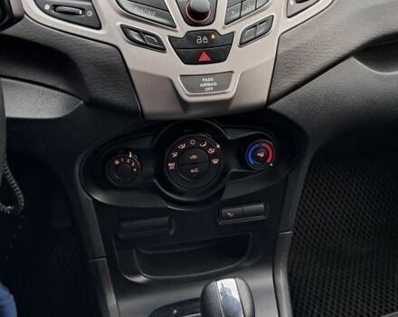 Красный Форд Фиеста, объемом двигателя 1.6 л и пробегом 156 тыс. км за 5600 $, фото 6 на Automoto.ua