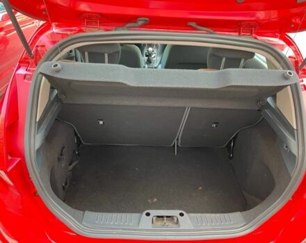 Красный Форд Фиеста, объемом двигателя 1.2 л и пробегом 129 тыс. км за 5500 $, фото 10 на Automoto.ua