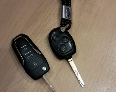 Красный Форд Фиеста, объемом двигателя 1.6 л и пробегом 156 тыс. км за 5600 $, фото 5 на Automoto.ua