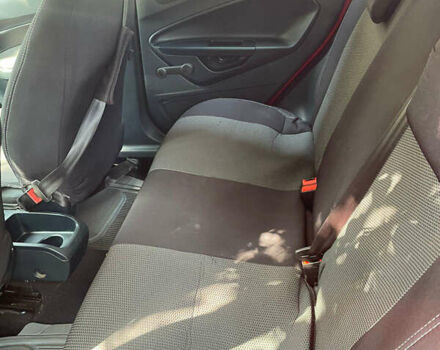 Червоний Форд Фієста, об'ємом двигуна 1.24 л та пробігом 40 тис. км за 7200 $, фото 13 на Automoto.ua