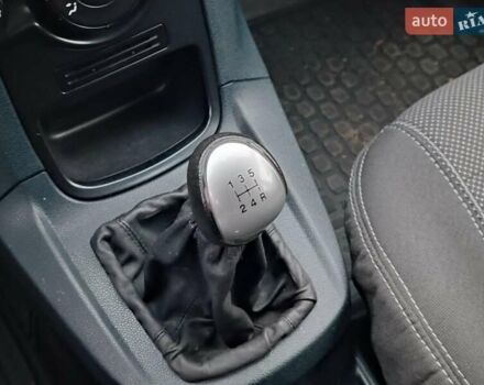 Форд Фієста 2012 у Харкові на Automoto.ua Червоний Форд Фієста, об'ємом двигуна 1.2 л та пробігом 109 тис. км за 5790 $, фото 22 на Automoto.ua