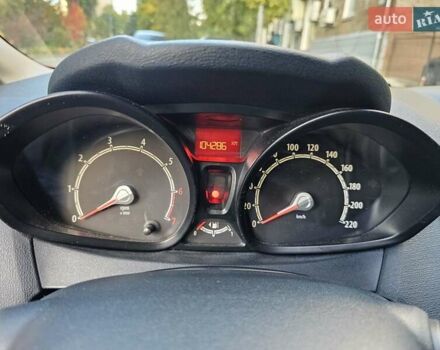 Форд Фиеста 2012 в Киеве на Automoto.ua Красный Форд Фиеста, объемом двигателя 1.39 л и пробегом 104 тыс. км за 7500 $, фото 5 на Automoto.ua