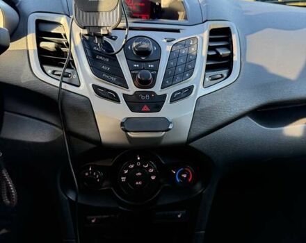 Красный Форд Фиеста, объемом двигателя 1.6 л и пробегом 120 тыс. км за 6800 $, фото 7 на Automoto.ua