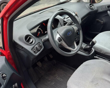 Червоний Форд Фієста, об'ємом двигуна 1.25 л та пробігом 72 тис. км за 6000 $, фото 5 на Automoto.ua