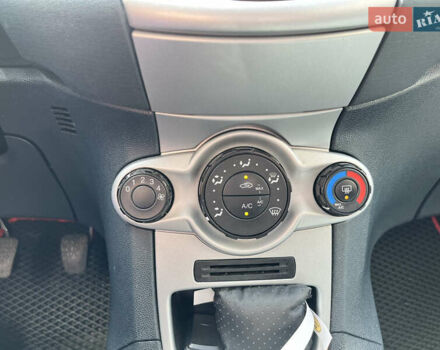 Червоний Форд Фієста, об'ємом двигуна 1.24 л та пробігом 132 тис. км за 6200 $, фото 9 на Automoto.ua