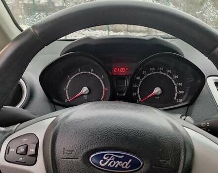 Червоний Форд Фієста, об'ємом двигуна 1.39 л та пробігом 166 тис. км за 7200 $, фото 4 на Automoto.ua