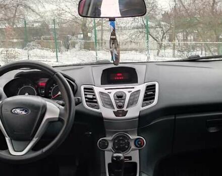 Червоний Форд Фієста, об'ємом двигуна 1.39 л та пробігом 166 тис. км за 7200 $, фото 2 на Automoto.ua