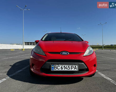 Красный Форд Фиеста, объемом двигателя 1.4 л и пробегом 200 тыс. км за 5900 $, фото 3 на Automoto.ua
