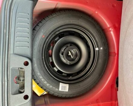 Красный Форд Фиеста, объемом двигателя 1.2 л и пробегом 129 тыс. км за 5500 $, фото 11 на Automoto.ua