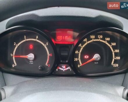 Червоний Форд Фієста, об'ємом двигуна 1.2 л та пробігом 109 тис. км за 5790 $, фото 18 на Automoto.ua