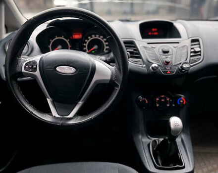 Красный Форд Фиеста, объемом двигателя 1.25 л и пробегом 213 тыс. км за 4850 $, фото 11 на Automoto.ua