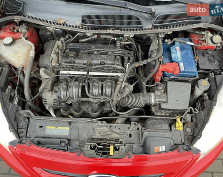 Красный Форд Фиеста, объемом двигателя 1.6 л и пробегом 237 тыс. км за 6500 $, фото 30 на Automoto.ua